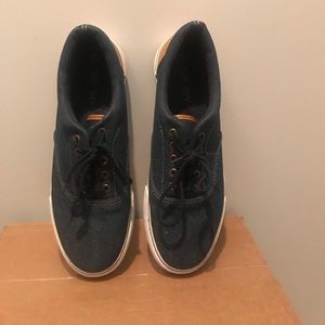 Men’s casual boat shoes